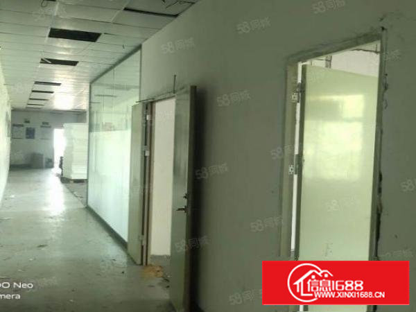 西乡107国道边，330平新出办公厂房，带装修，使用率高！