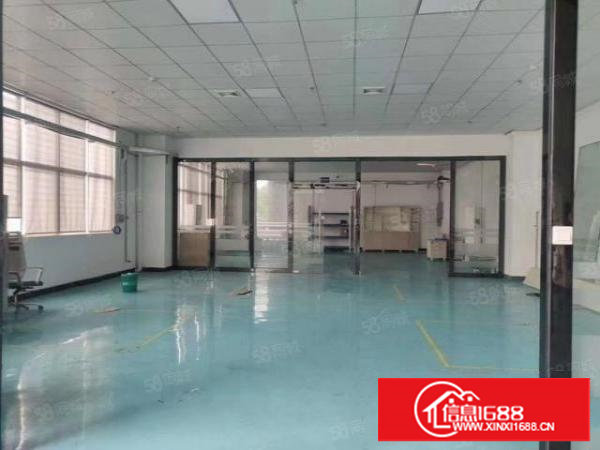 刚空出楼上精装修厂房出租，1100平方水电齐全，无需转让费