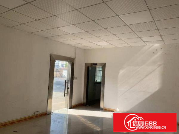 常平镇漱新工业区一楼厂房出租，带装修，水电齐全，交通方便！