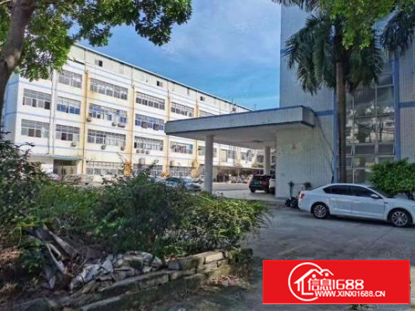 雁田海关新出楼上厂房11000平方，现成装修可分租