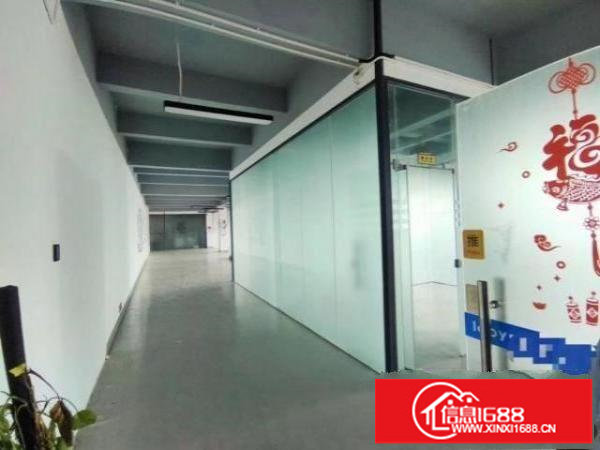 观澜轻轨站附近，花园式园区楼上精装修800，现成办公室装修