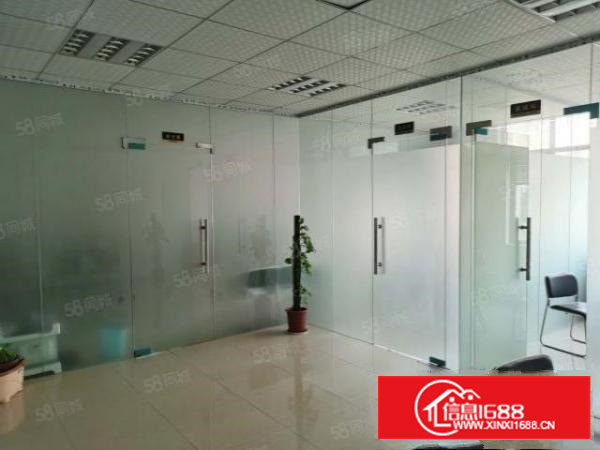 石岩汽车站楼上210平精装厂房出租，办公贸易，小加工