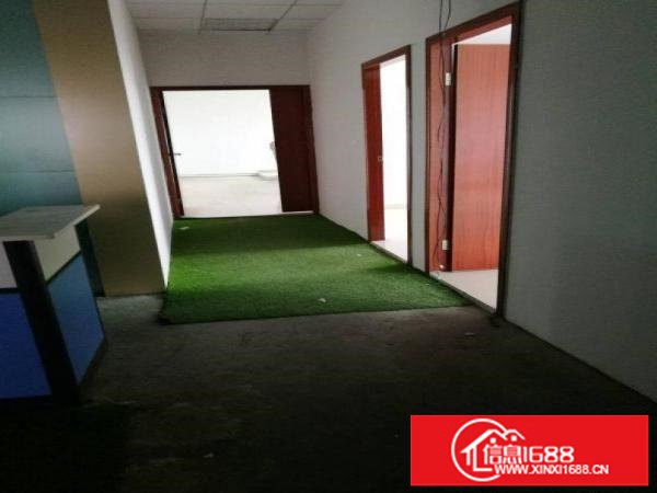 平湖华南城西门带装修2楼600平方厂房出租