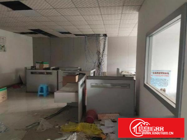 豪华装修2楼450平标准厂房，现成办公室