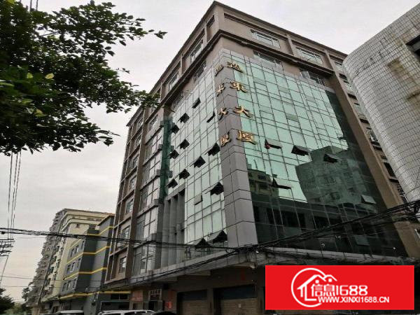 楼高八层，每层700㎡，电梯配套，专人管理，房东直租