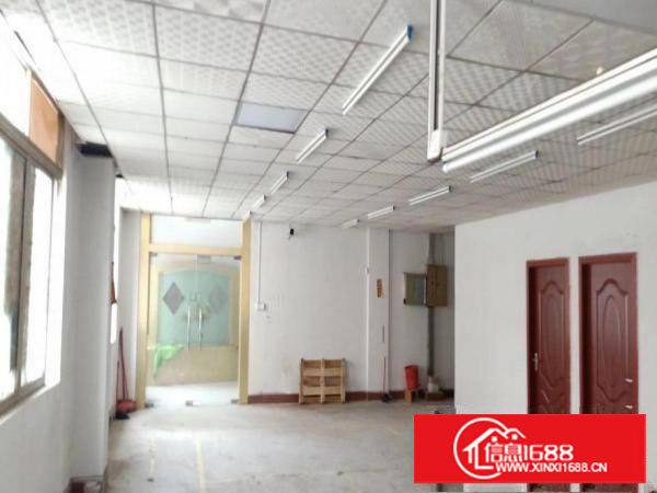 厂房刚搬走不用装修搬进来就可以生产。电梯两吨。空地400平。