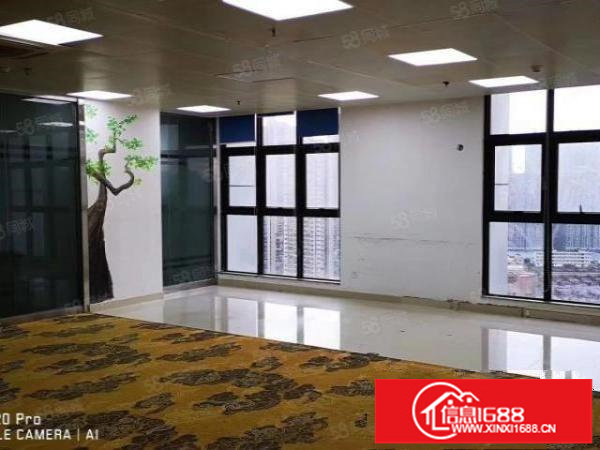 龙华清湖地铁口旁，楼上整层1600平方，红本厂房出租，精装修