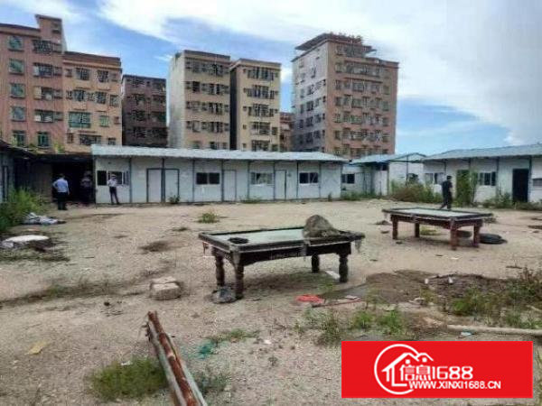 谢岗大厚银湖工业区首之宝厂旁边马路空地和简易板房