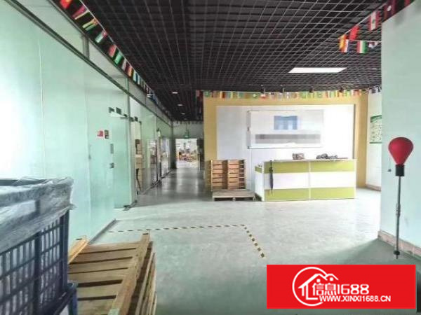 观澜轻轨站边新出楼上700平方，豪华装修，无需转让费，月底空