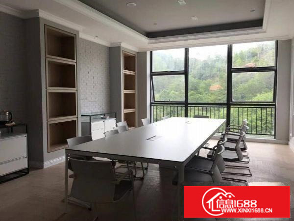 坪地低碳城新分出楼上750平米独立货梯及洗手间采光好