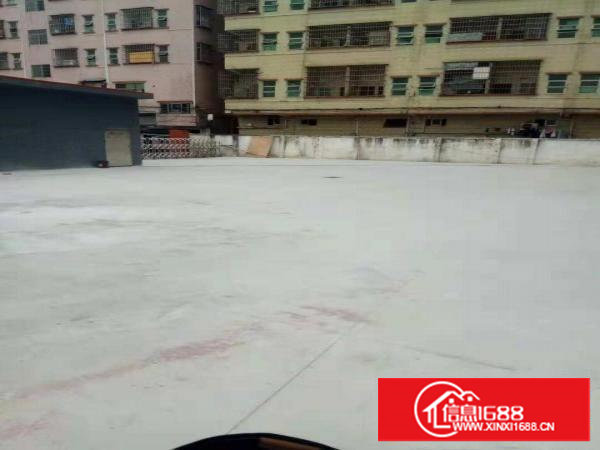 镇中心独院厂房2500出租灵活分租配电充足，位于主干道