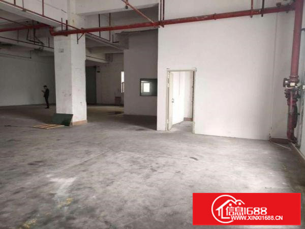 标准厂房一楼700平，厂房方正实用。证件齐全，招工方便。