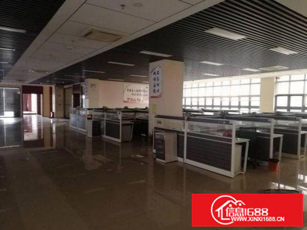 横岗恒丰路楼上豪华装修厂房2900平米出租可分租，三部货梯