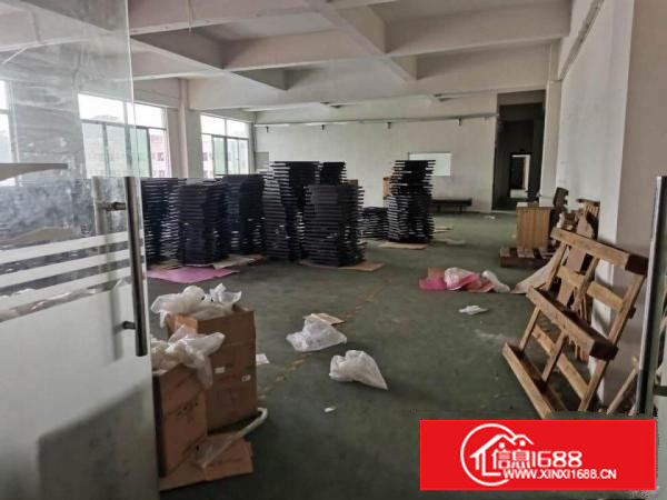 厦岗楼上750平方厂房出租，现成办公室装修地坪漆水电一应俱全