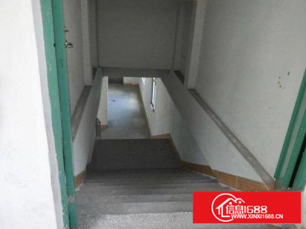 石岩洲石路新出楼上1100平厂房，有红本