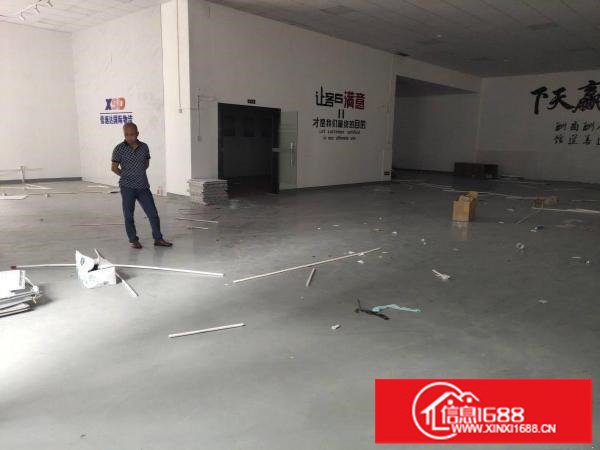 布吉坂田地铁口附近一楼400平厂房出租空地大有装修