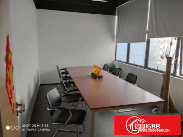 龙华龙胜地铁站边楼上1100平送五装修的办公电商户型