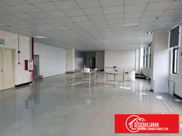 长安锦厦社区，新空出楼上精装修厂房出租，900平方水电齐全