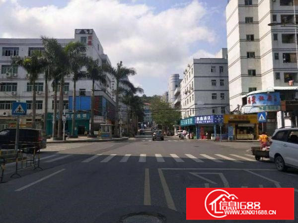 横岗四联新出楼上300平带精装修红本厂房