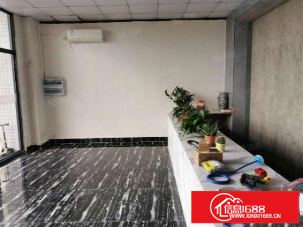 狮山镇松岗塘联工业区2000方独院厂房出租，有一台5吨吊机。