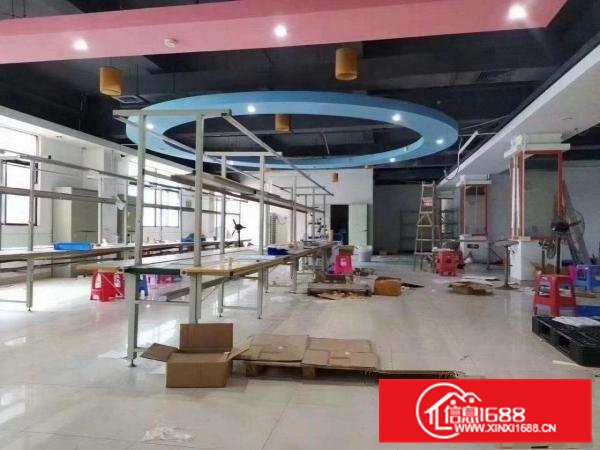 清溪三中三楼厂房面积846平精装办公室主线到车间月底清空。