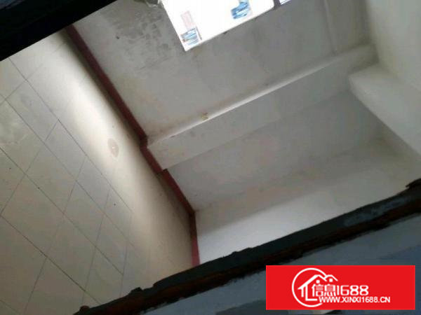 自有厂房出租，二楼带电梯。