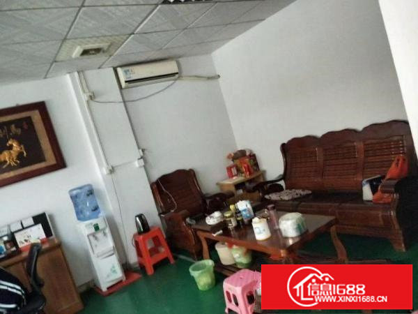 急龙岗爱联地铁附近原房东一二楼厂房出租，可分租