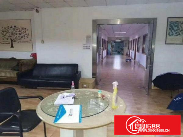 横岗大康村新出三层独门独院厂房3500平方，有红本，两部电梯