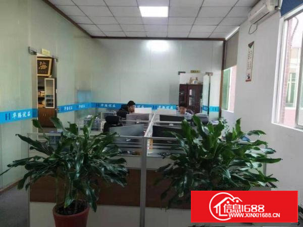 长安涌头实业客转租楼上400平方厂房，豪华装修，全新地坪漆