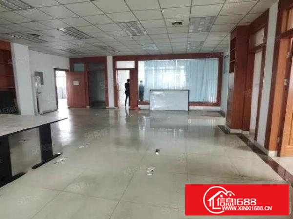 五联碧湖大道边现成装修电子厂房1400平方米低价出租
