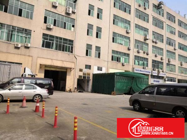 精装修！厂房位于平湖大道边标准厂房一楼1080平方，可分两家