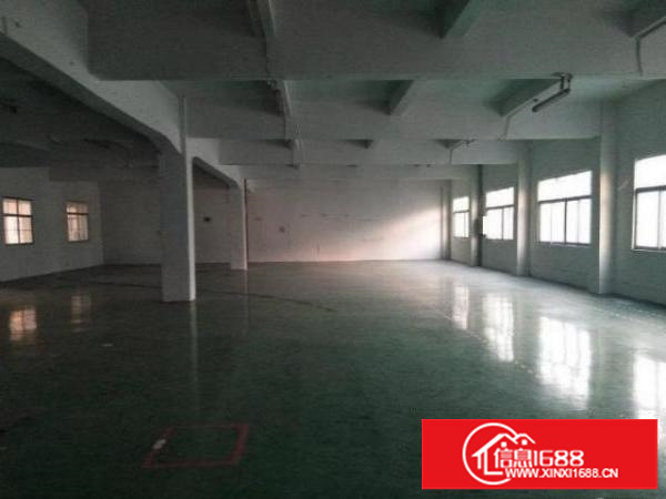 横岗新光村楼上300平米厂房低价出租，有空地