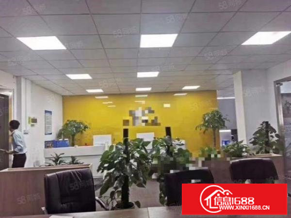 观澜环观南路旁，楼上2600平精装修厂房，水电齐全可分租一半