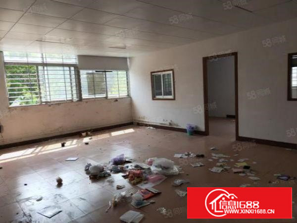 长安街囗楼上700平方.院子大形象好，水电齐全有装修