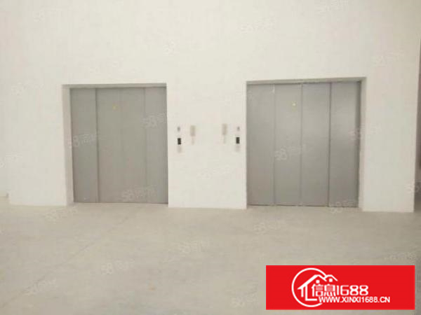 龙江独门独院9500方厂房出租，可以分租，大路边