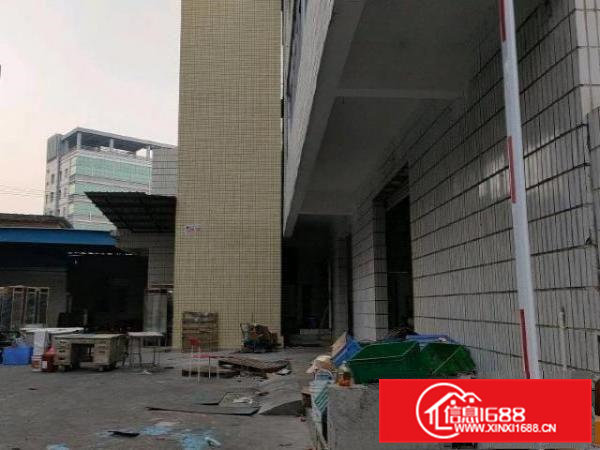 大路边交通便利，独门独院，水电装修现成