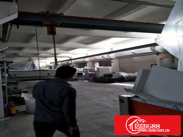 平湖华南城南门新木村标准厂房一楼2000平出租