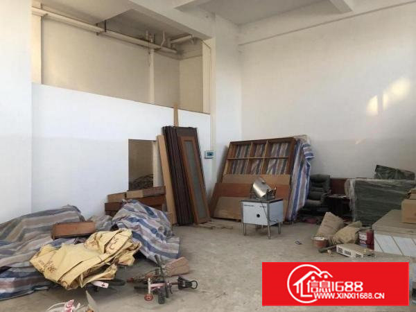 人流超多，铺面便宜，面积实在。