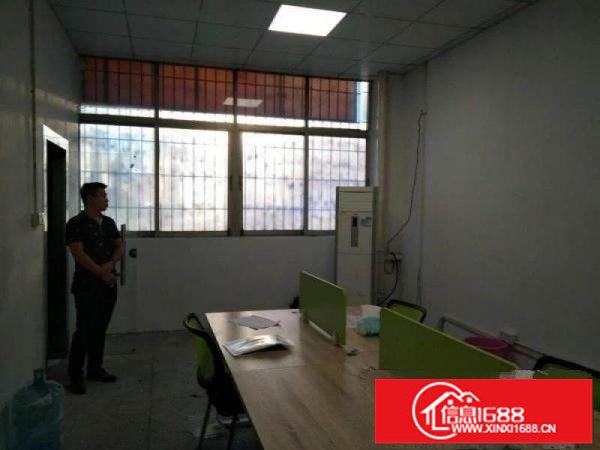 龙华民治万众城一楼560平米带装修