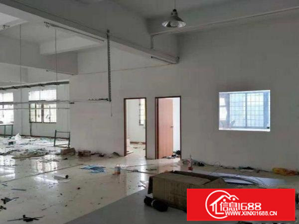 该厂房位于南光高速出口，二楼800平米水电齐全，车间