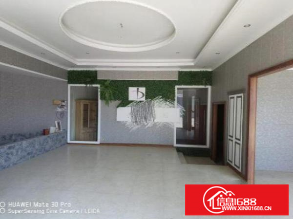 官窑小榄，新空出的家具厂房出租。