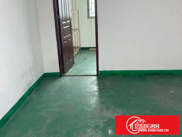 光线好，十字路口交通便利