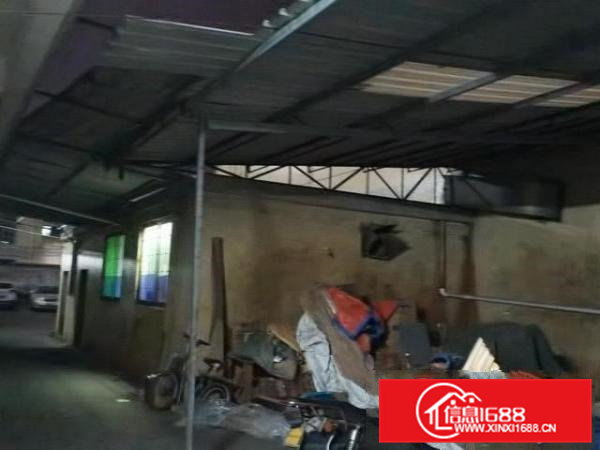 有三相电，工业区里分租仓库厂房，交通方便附近都是工厂。