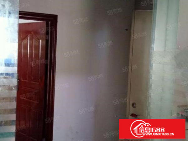 新出带装修二楼厂房月底带电梯400平米业主直接出租免转让费