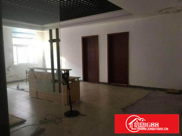 霄边二楼600平精装修带地砖带吊顶水电齐全厂房招租