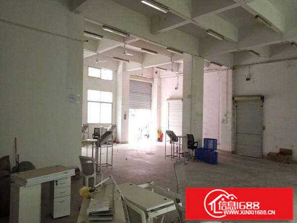 坂田地铁口新出一楼768平厂房水电齐全带家具无转让费