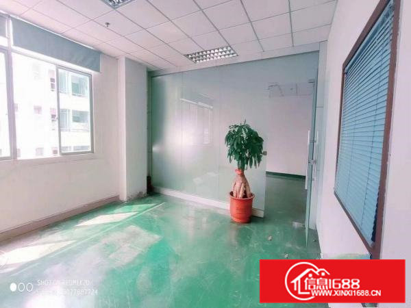 凤岗镇中心楼上1100平方，出租，现成办公室装修，带消防喷淋