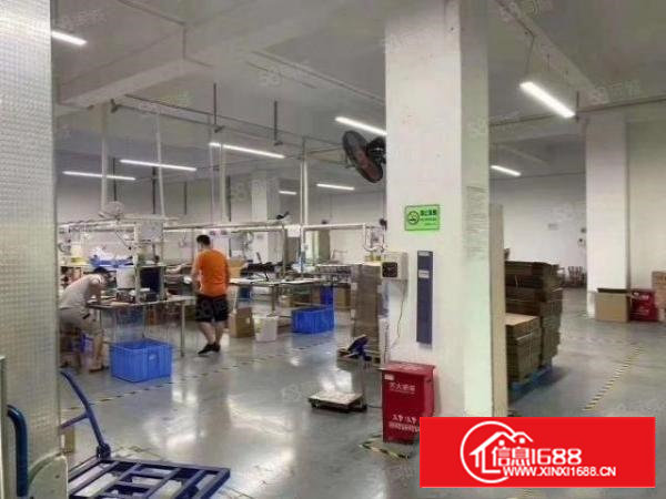 石岩园岭工业园2楼820平方，23元出租可谈，有装修