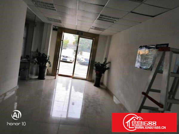 横岗地铁站新出220平方带装修一楼出租