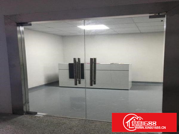 龙岗新生仙田路带电梯洗手间410平厂房出租，全包20元/平米